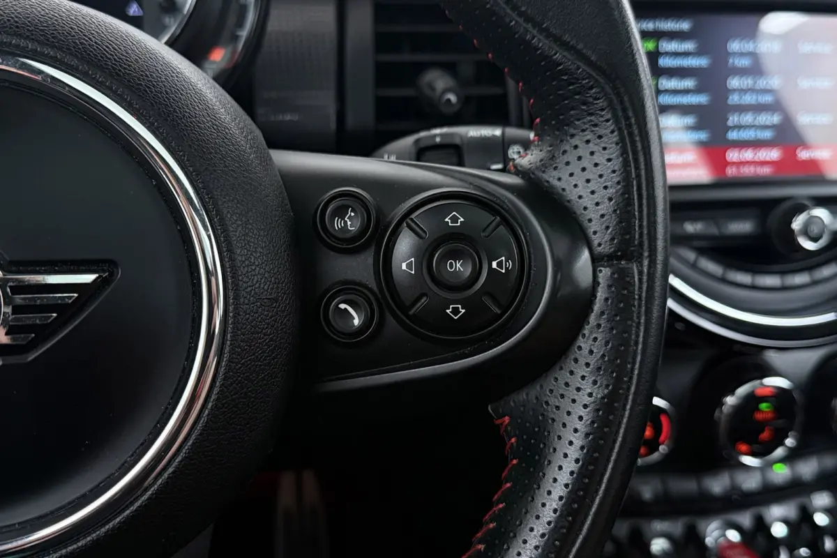 1.5 Cooper Chili | JCW Pakket | Panoramadak | CarPlay | Union Jack Lampen | Climate Control | Sportstoelen | Navi |