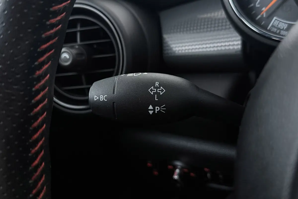 1.5 Cooper Chili | JCW Pakket | Panoramadak | CarPlay | Union Jack Lampen | Climate Control | Sportstoelen | Navi |