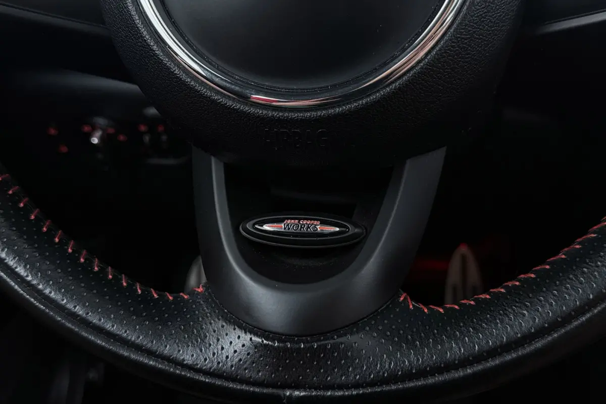 1.5 Cooper Chili | JCW Pakket | Panoramadak | CarPlay | Union Jack Lampen | Climate Control | Sportstoelen | Navi |