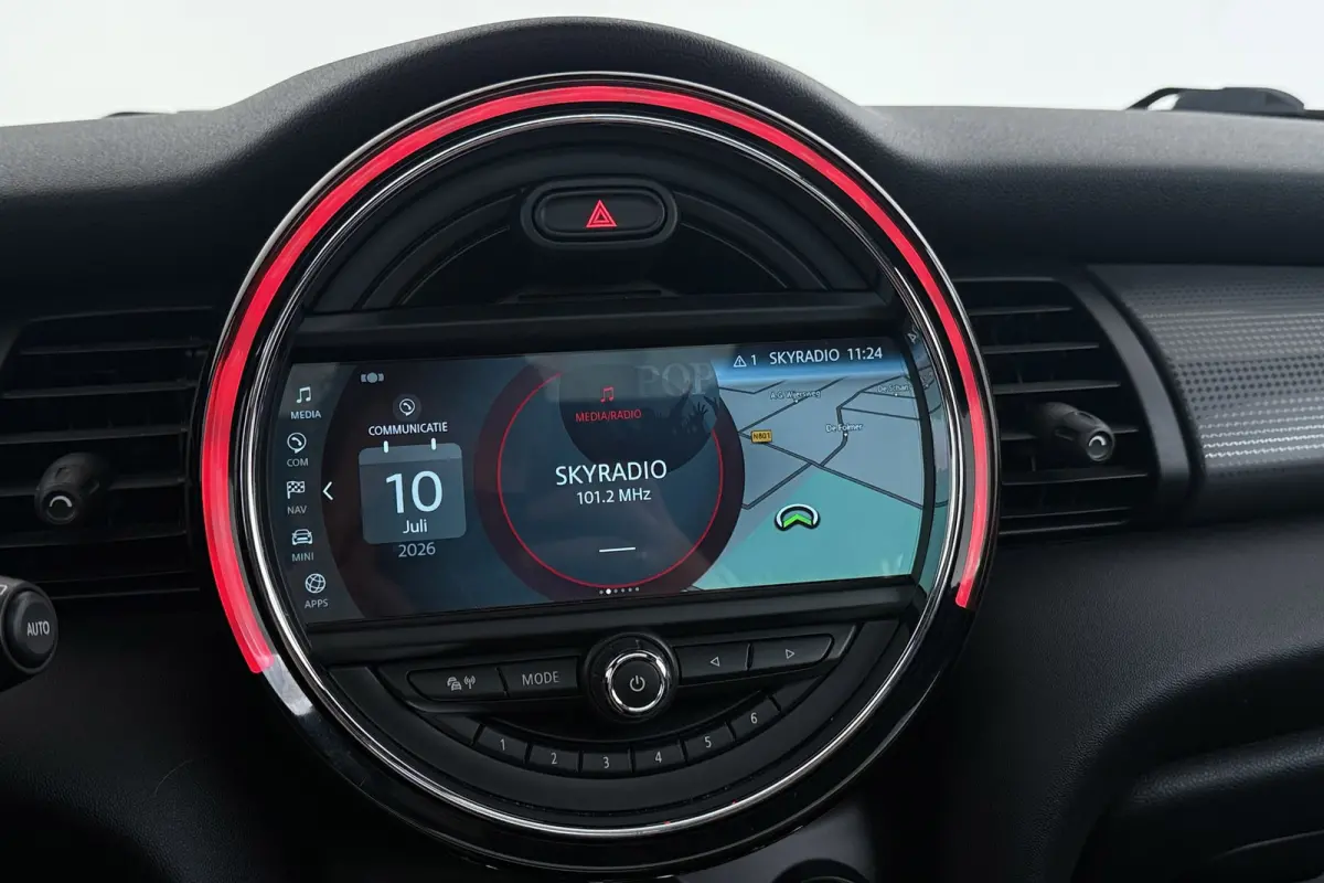 1.5 Cooper Chili | JCW Pakket | Panoramadak | CarPlay | Union Jack Lampen | Climate Control | Sportstoelen | Navi |