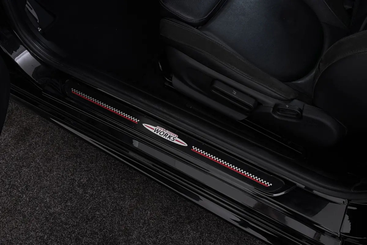 1.5 Cooper Chili | JCW Pakket | Panoramadak | CarPlay | Union Jack Lampen | Climate Control | Sportstoelen | Navi |