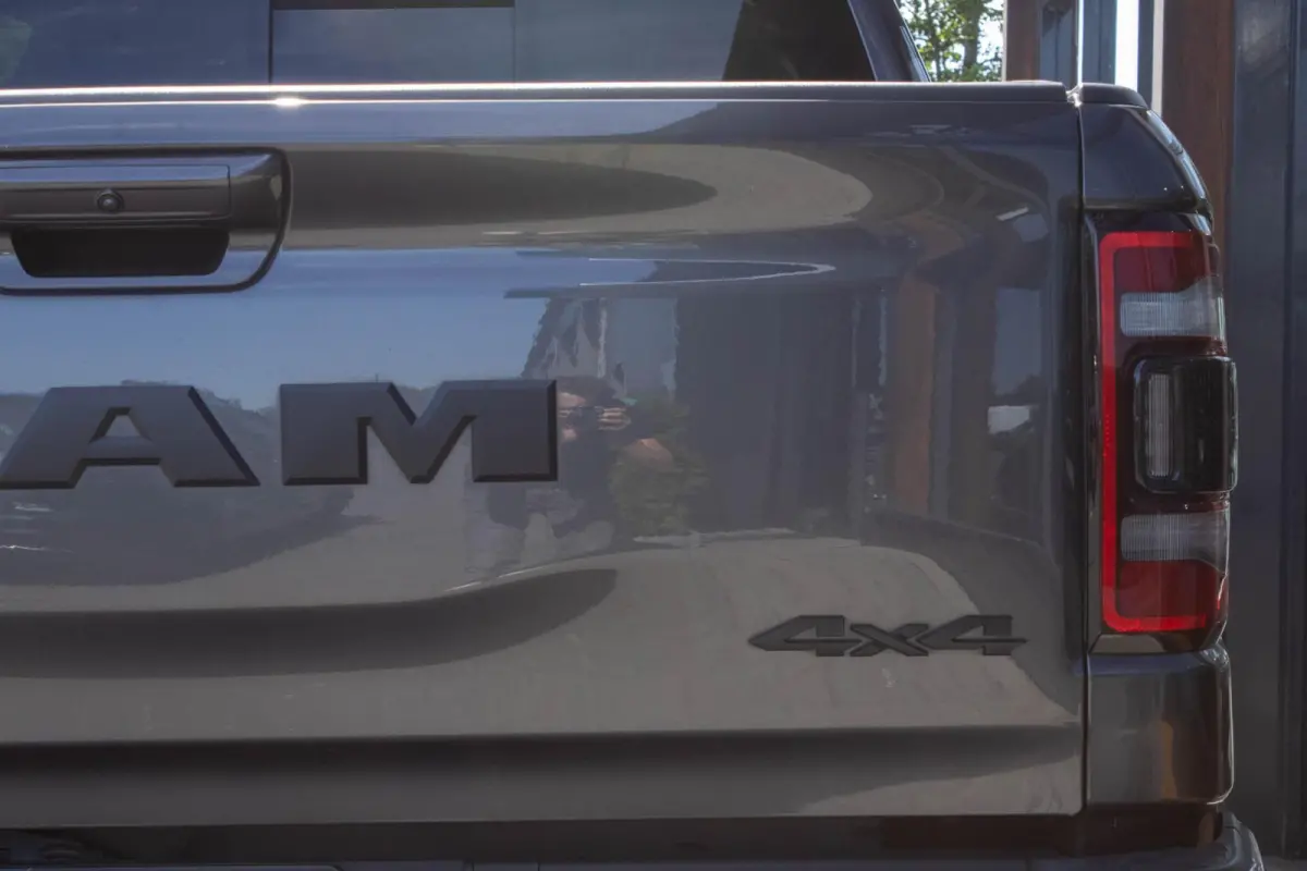 1500 4X4 5.7 V8 4x4 Crew Cab Limited