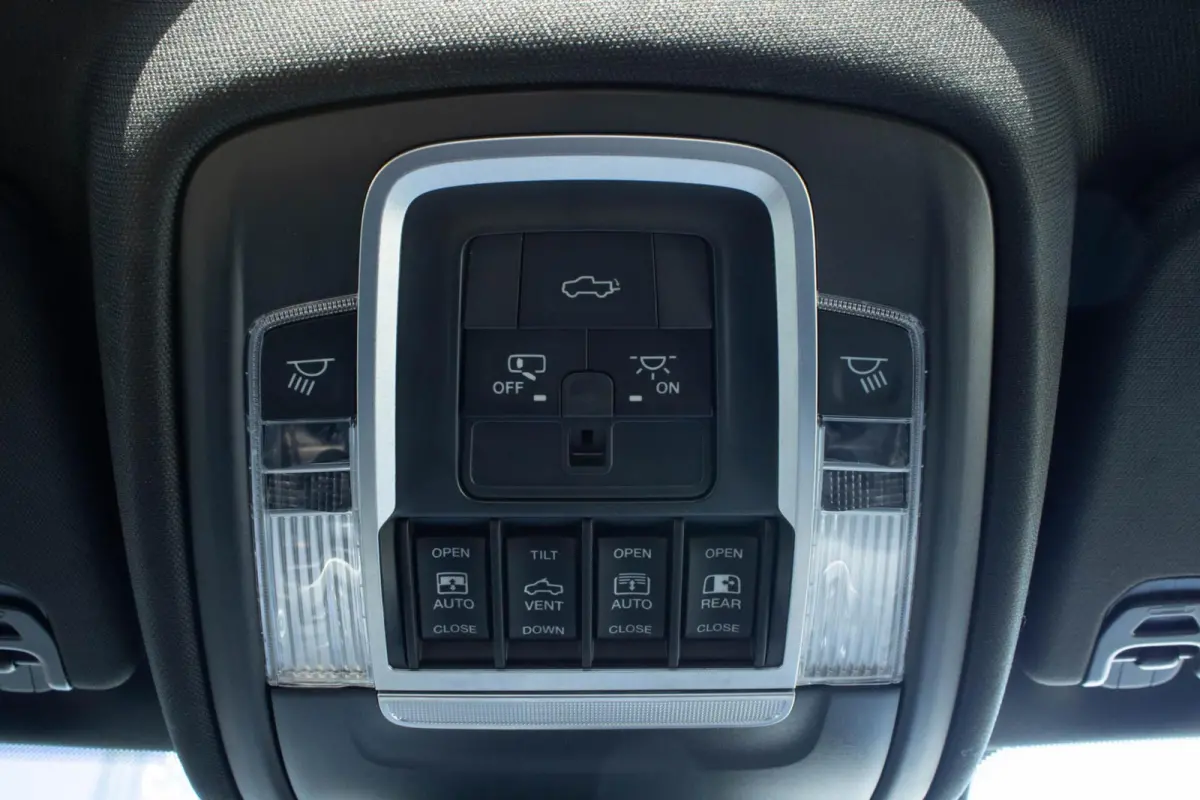 1500 4X4 5.7 V8 4x4 Crew Cab Limited