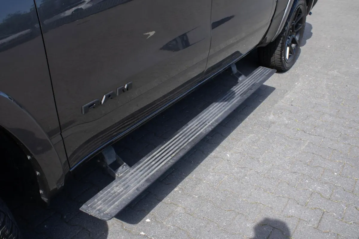 1500 4X4 5.7 V8 4x4 Crew Cab Limited