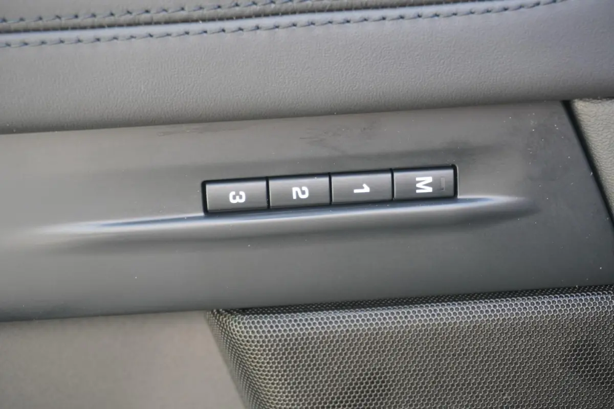 1.5 P300e PHEV AWD Autobiography | Voor + Achter Stoelverwarming | Trekhaak | Meridan Audio