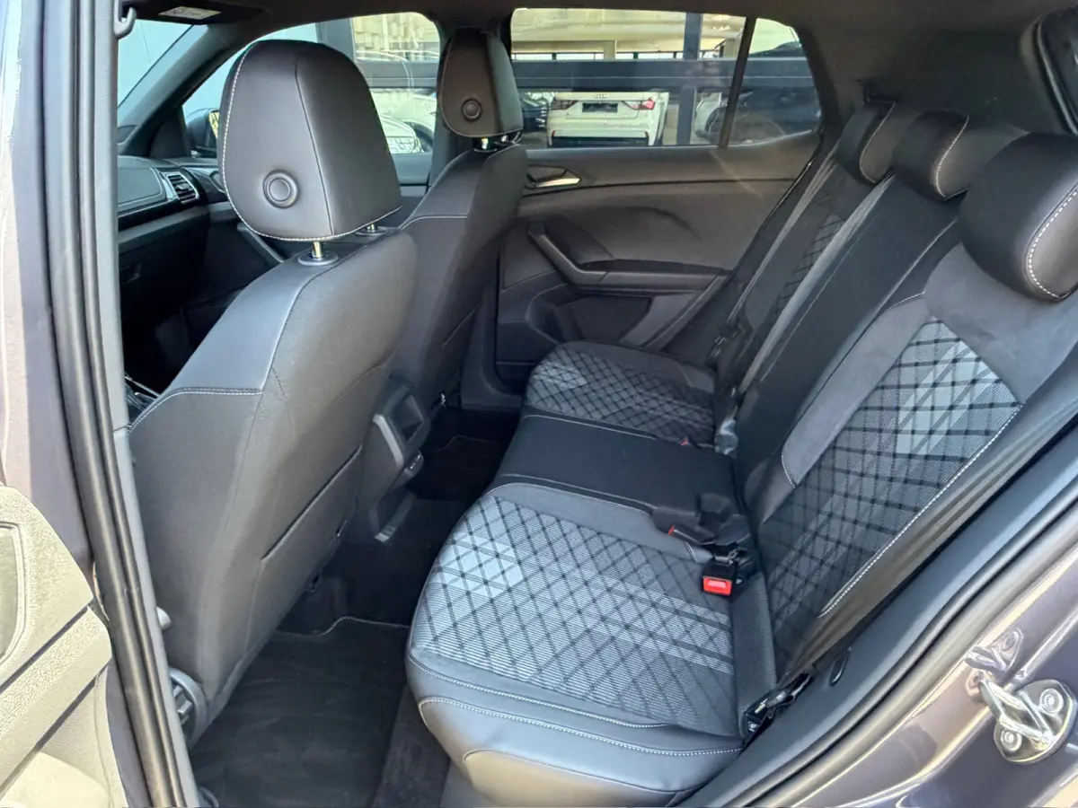 1.5 TSI 150pk DSG R-Line | Camera | Trekhaak | Navi | IQ light | Rijklaar incl. garantie