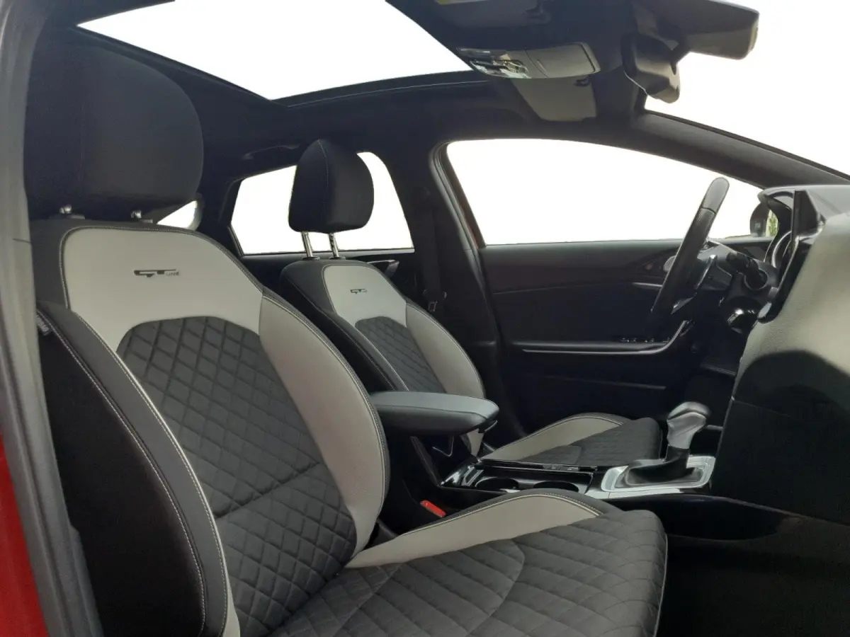 1.5T 160 pk GT-Line Edition | Panorama schuifdak | Navigatie | Camera | Apple Carplay \ Android auto | Cruise control | Climate control |
