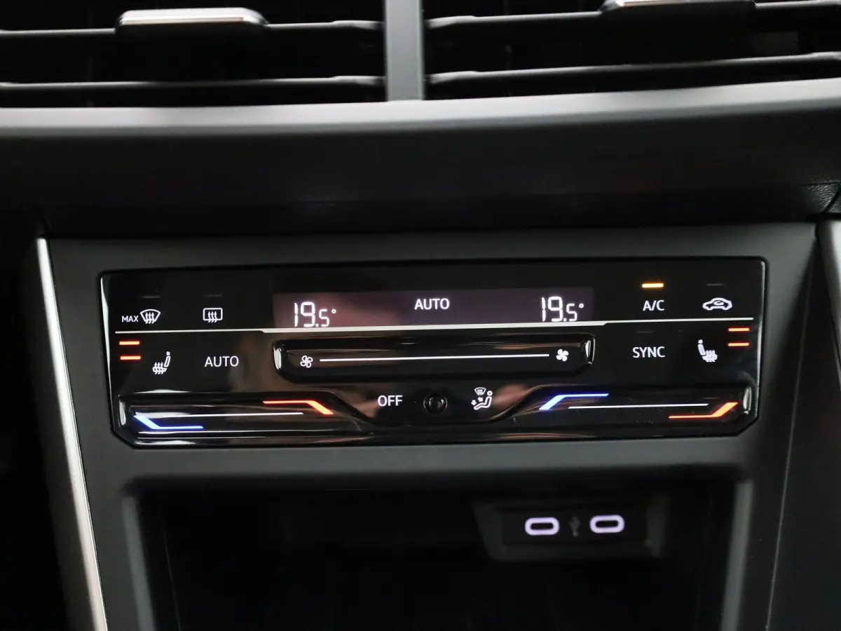 1.0 TSI Life Business 95 PK| Origineel Nederlands | 1e Eigenaar | Navigatie | Stoelverwarming | Climatronic | Parkeersensoren | Digitale Cockpit Voorstoelen verwarmd |