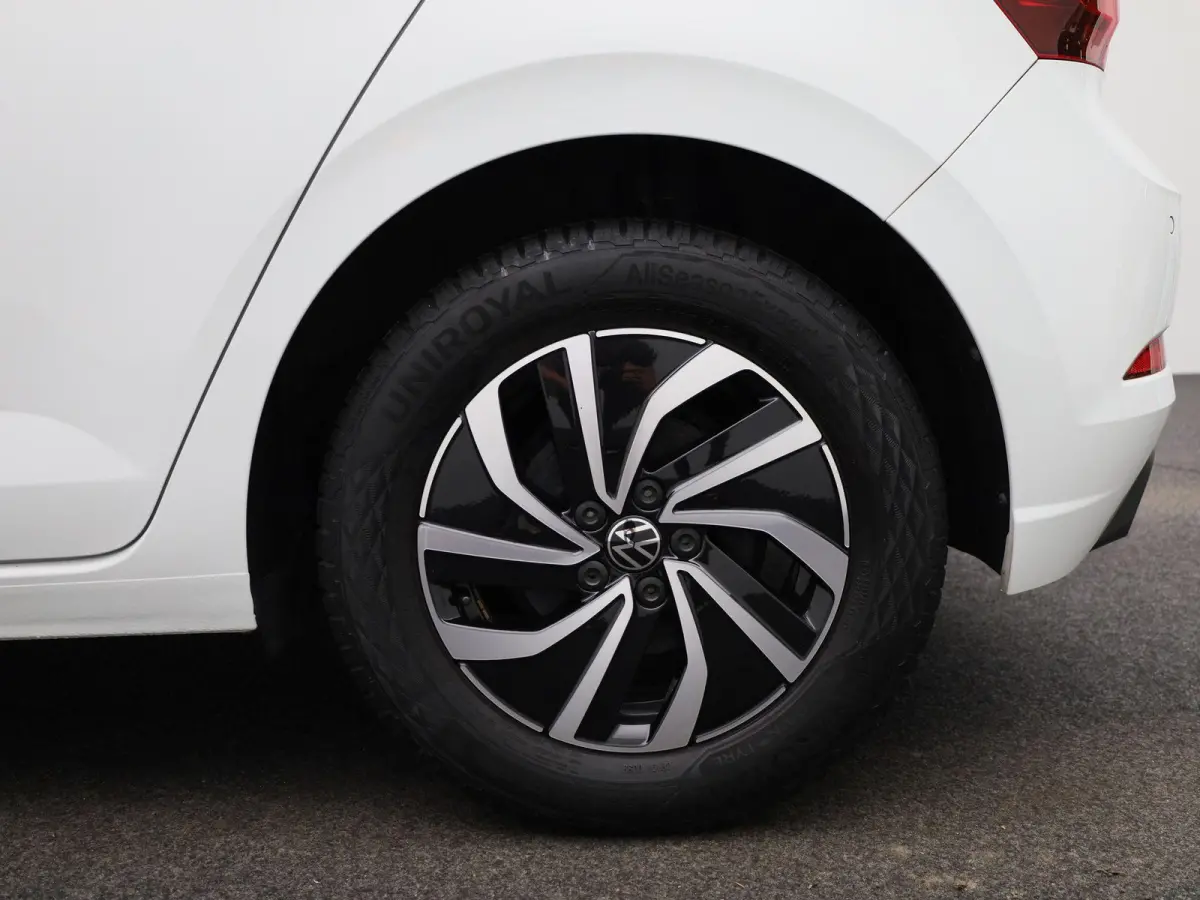 1.0 TSI Life Business 95 PK| Origineel Nederlands | 1e Eigenaar | Navigatie | Stoelverwarming | Climatronic | Parkeersensoren | Digitale Cockpit Voorstoelen verwarmd |