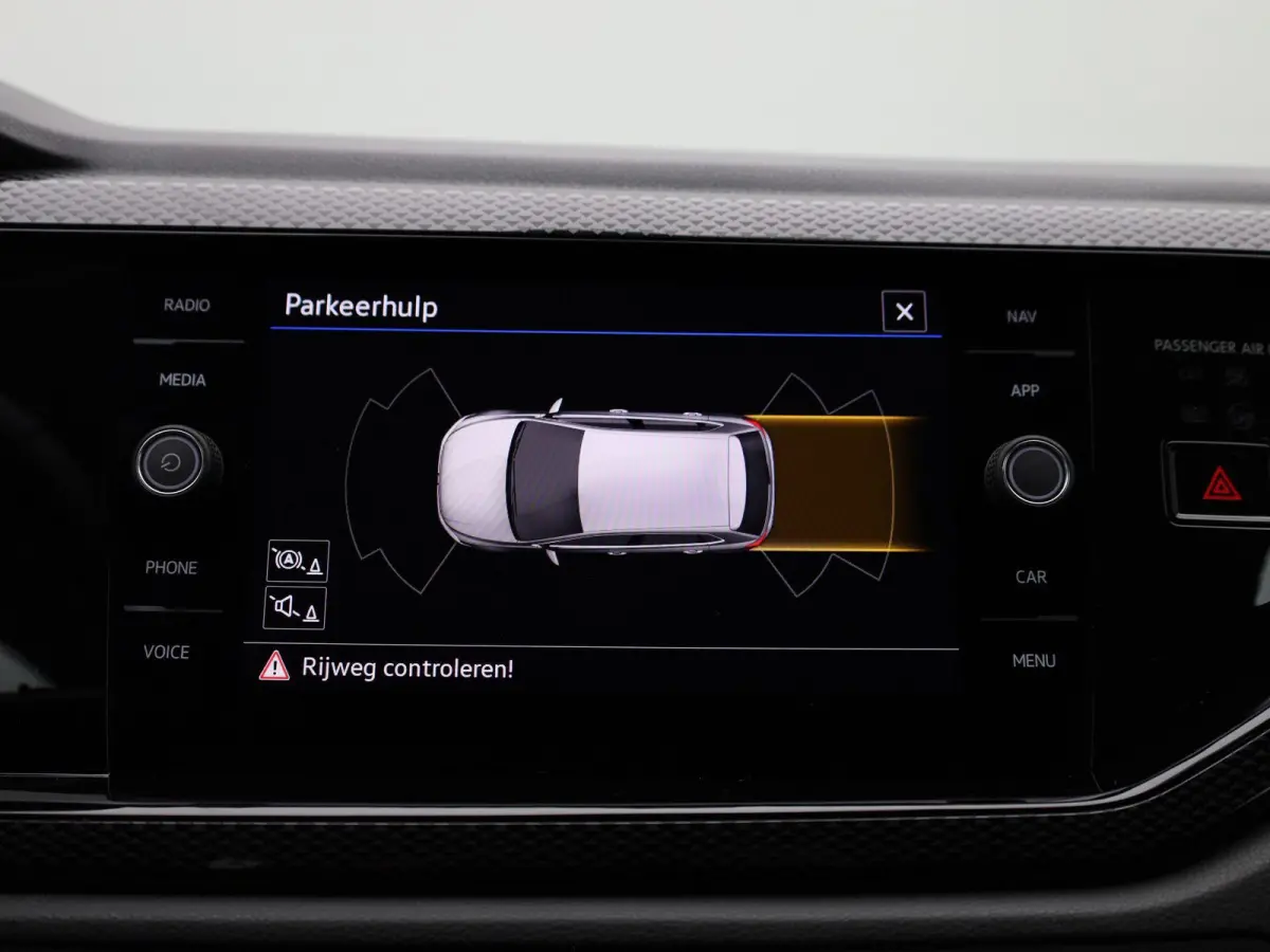 1.0 TSI Life Business 95 PK| Origineel Nederlands | 1e Eigenaar | Navigatie | Stoelverwarming | Climatronic | Parkeersensoren | Digitale Cockpit Voorstoelen verwarmd |