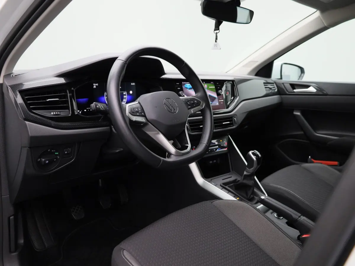 1.0 TSI Life Business 95 PK| Origineel Nederlands | 1e Eigenaar | Navigatie | Stoelverwarming | Climatronic | Parkeersensoren | Digitale Cockpit Voorstoelen verwarmd |