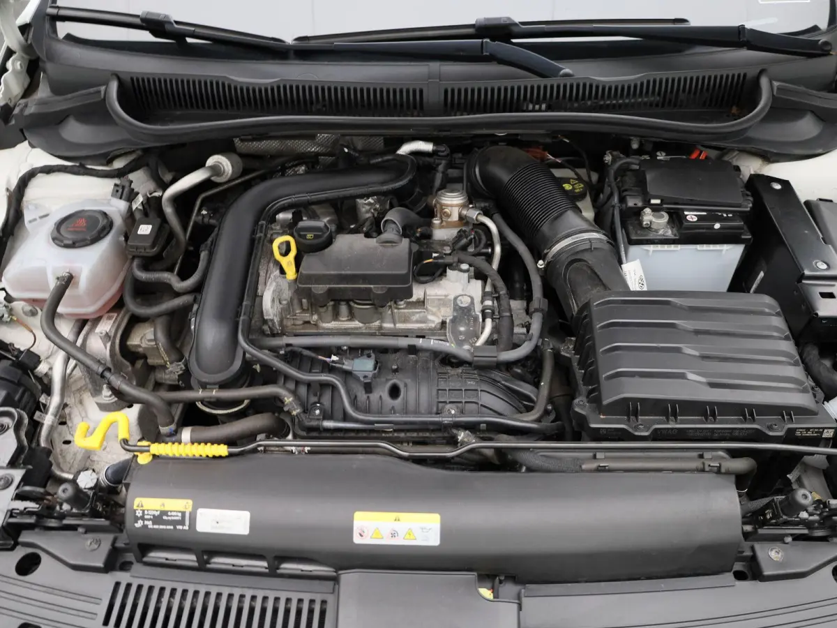 1.0 TSI Life Business 95 PK| Origineel Nederlands | 1e Eigenaar | Navigatie | Stoelverwarming | Climatronic | Parkeersensoren | Digitale Cockpit Voorstoelen verwarmd |