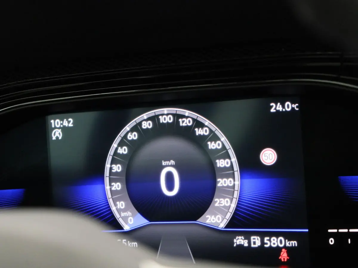 1.0 TSI Life Business 95 PK| Origineel Nederlands | 1e Eigenaar | Navigatie | Stoelverwarming | Climatronic | Parkeersensoren | Digitale Cockpit Voorstoelen verwarmd |