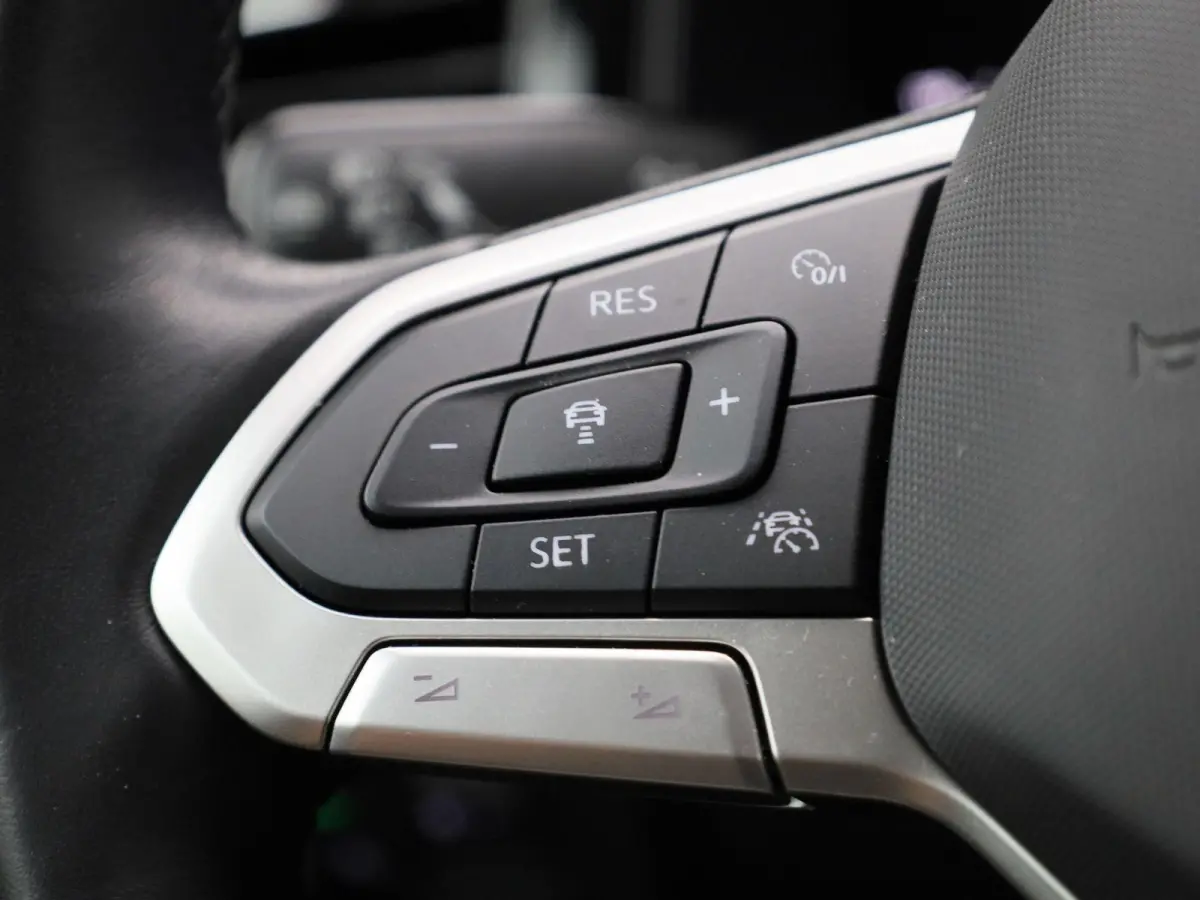 1.0 TSI Life Business 95 PK| Origineel Nederlands | 1e Eigenaar | Navigatie | Stoelverwarming | Climatronic | Parkeersensoren | Digitale Cockpit Voorstoelen verwarmd |