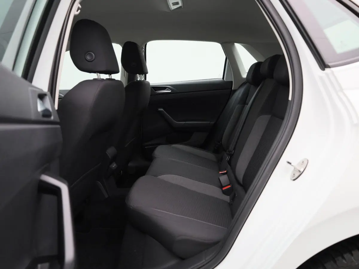 1.0 TSI Life Business 95 PK| Origineel Nederlands | 1e Eigenaar | Navigatie | Stoelverwarming | Climatronic | Parkeersensoren | Digitale Cockpit Voorstoelen verwarmd |