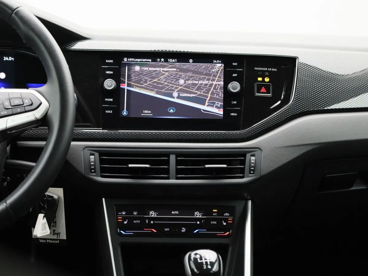 1.0 TSI Life Business 95 PK| Origineel Nederlands | 1e Eigenaar | Navigatie | Stoelverwarming | Climatronic | Parkeersensoren | Digitale Cockpit Voorstoelen verwarmd |