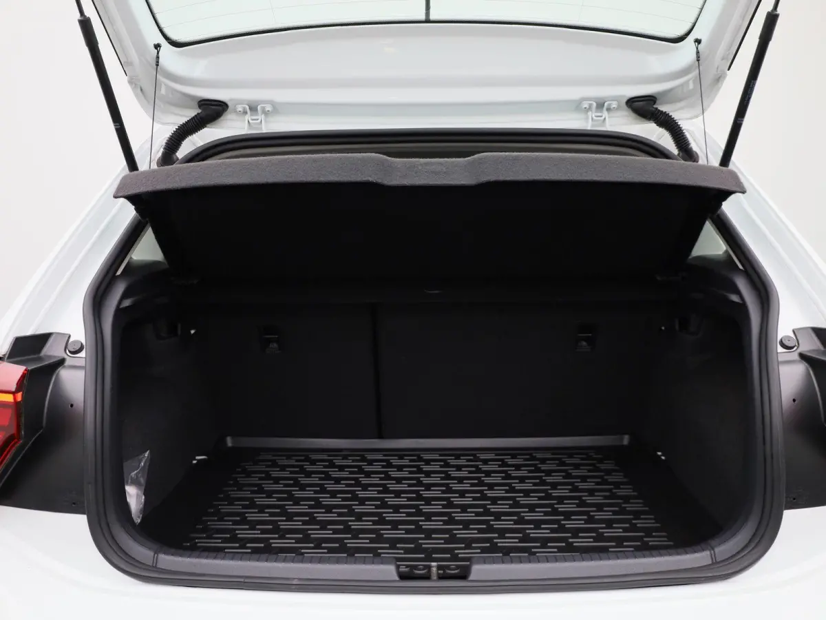 1.0 TSI Life Business 95 PK| Origineel Nederlands | 1e Eigenaar | Navigatie | Stoelverwarming | Climatronic | Parkeersensoren | Digitale Cockpit Voorstoelen verwarmd |