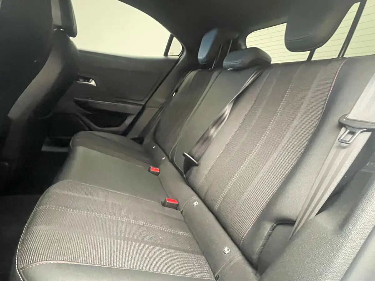 GS Line 50-kWh Camera | LED | 18" Lichtmetaal | Carplay | Cruise | Climate | Parkeersensoren voor en Achter | Achteruitrijcamera | Afwijkende dakkleur | Apple Carplay/Android Auto|telefoonin