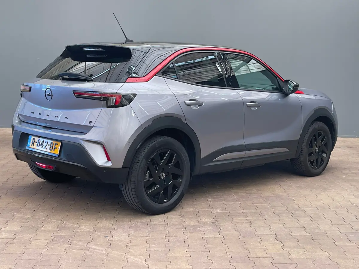 GS Line 50-kWh Camera | LED | 18" Lichtmetaal | Carplay | Cruise | Climate | Parkeersensoren voor en Achter | Achteruitrijcamera | Afwijkende dakkleur | Apple Carplay/Android Auto|telefoonin