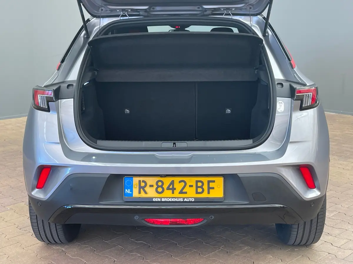 GS Line 50-kWh Camera | LED | 18" Lichtmetaal | Carplay | Cruise | Climate | Parkeersensoren voor en Achter | Achteruitrijcamera | Afwijkende dakkleur | Apple Carplay/Android Auto|telefoonin