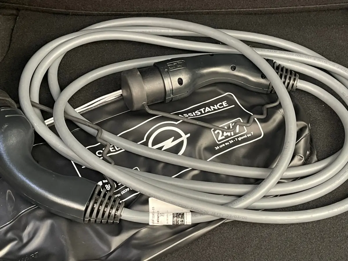 GS Line 50-kWh Camera | LED | 18" Lichtmetaal | Carplay | Cruise | Climate | Parkeersensoren voor en Achter | Achteruitrijcamera | Afwijkende dakkleur | Apple Carplay/Android Auto|telefoonin