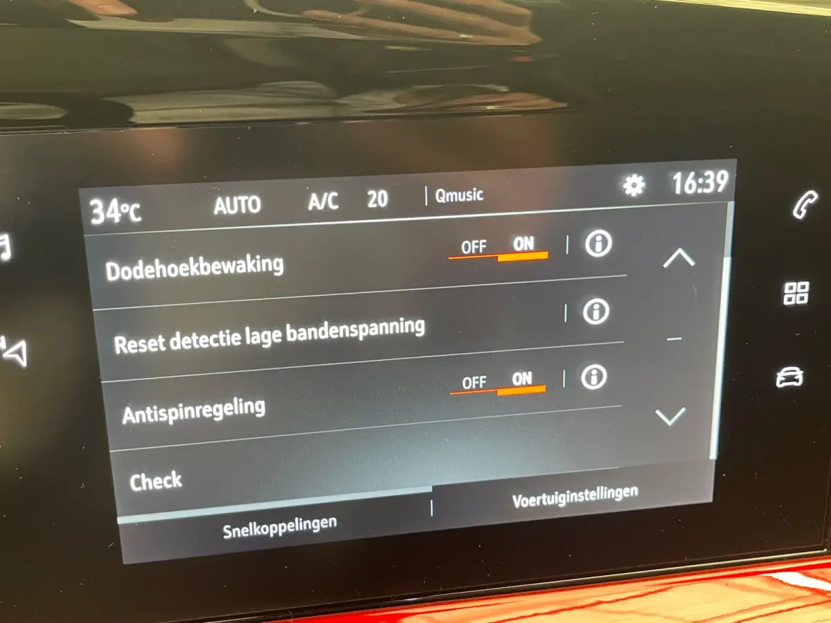 GS Line 50-kWh Camera | LED | 18" Lichtmetaal | Carplay | Cruise | Climate | Parkeersensoren voor en Achter | Achteruitrijcamera | Afwijkende dakkleur | Apple Carplay/Android Auto|telefoonin