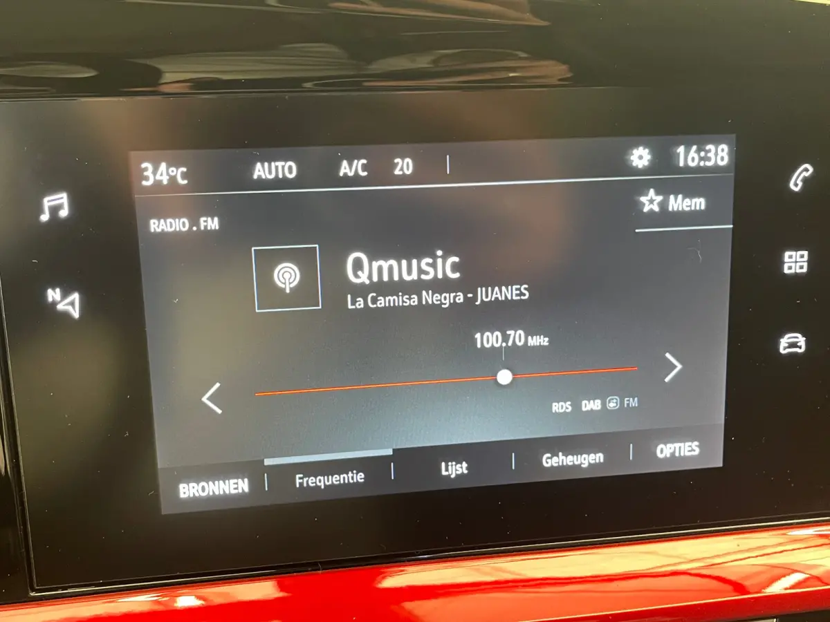 GS Line 50-kWh Camera | LED | 18" Lichtmetaal | Carplay | Cruise | Climate | Parkeersensoren voor en Achter | Achteruitrijcamera | Afwijkende dakkleur | Apple Carplay/Android Auto|telefoonin