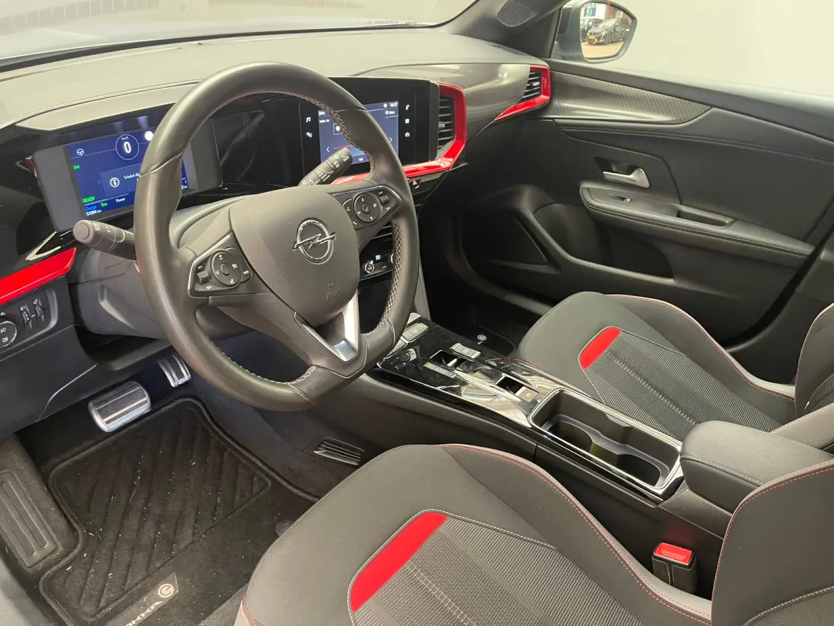 GS Line 50-kWh Camera | LED | 18" Lichtmetaal | Carplay | Cruise | Climate | Parkeersensoren voor en Achter | Achteruitrijcamera | Afwijkende dakkleur | Apple Carplay/Android Auto|telefoonin