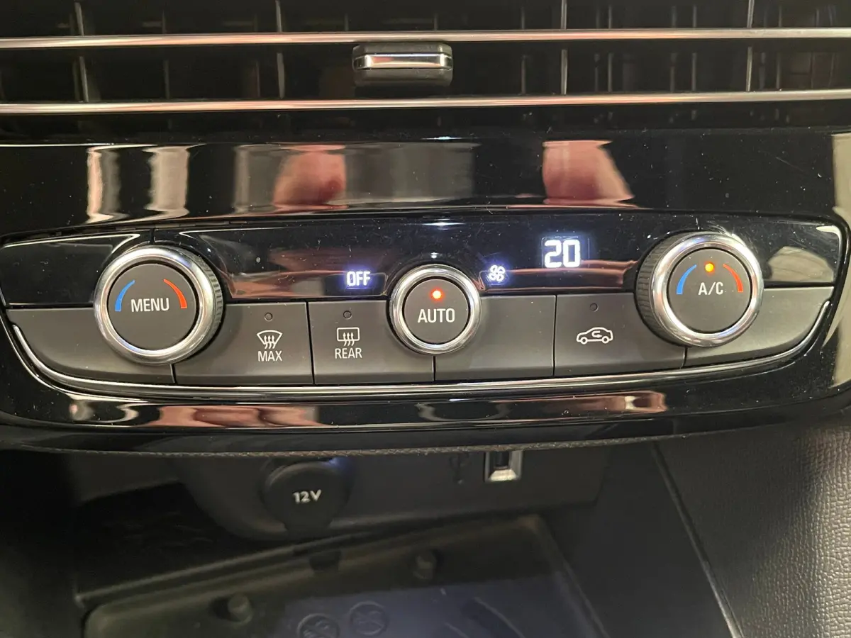 GS Line 50-kWh Camera | LED | 18" Lichtmetaal | Carplay | Cruise | Climate | Parkeersensoren voor en Achter | Achteruitrijcamera | Afwijkende dakkleur | Apple Carplay/Android Auto|telefoonin