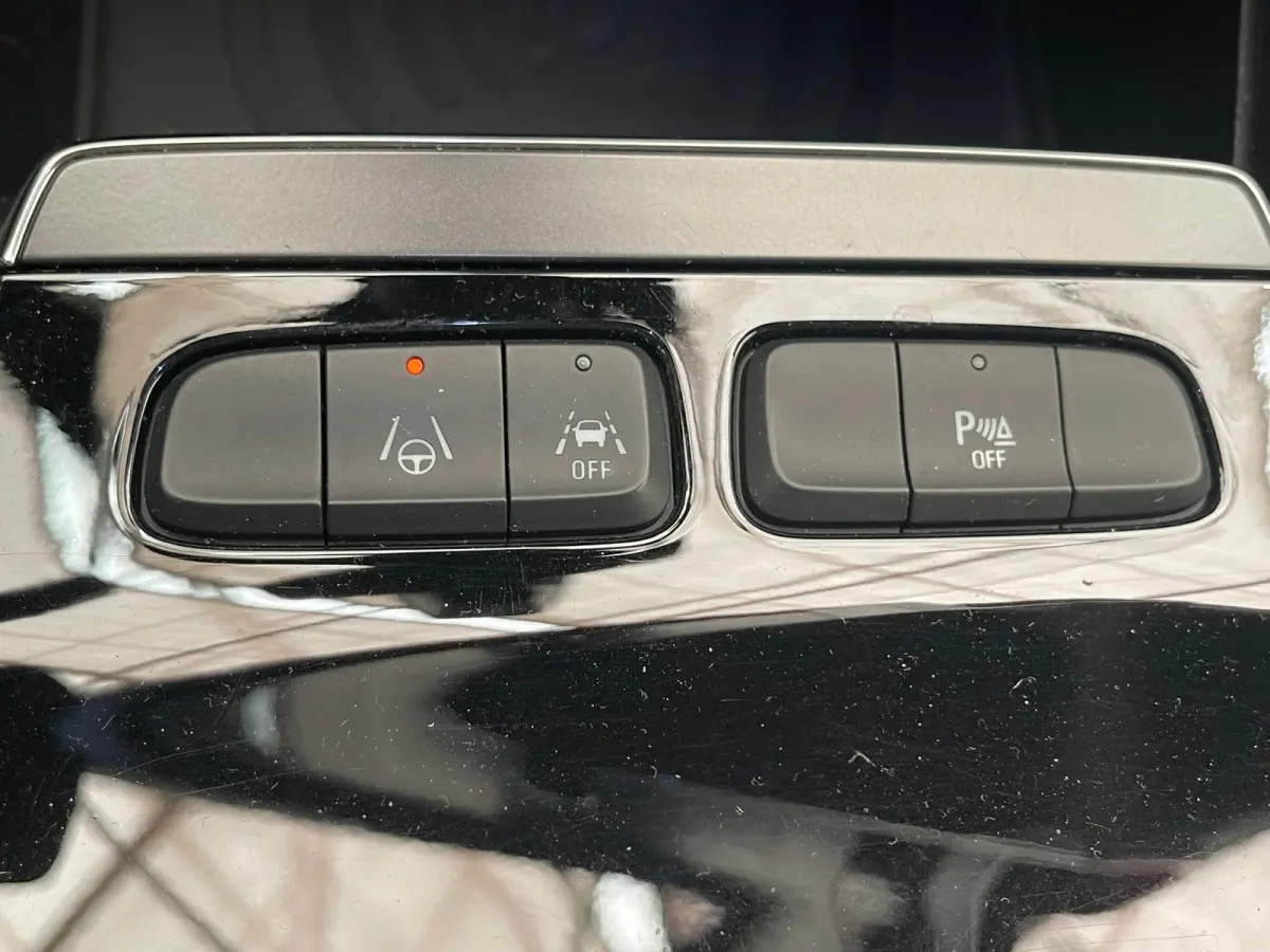 GS Line 50-kWh Camera | LED | 18" Lichtmetaal | Carplay | Cruise | Climate | Parkeersensoren voor en Achter | Achteruitrijcamera | Afwijkende dakkleur | Apple Carplay/Android Auto|telefoonin