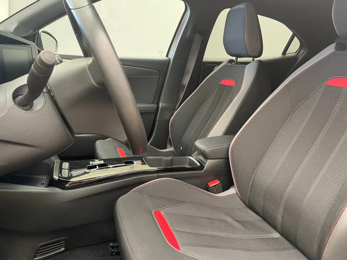 GS Line 50-kWh Camera | LED | 18" Lichtmetaal | Carplay | Cruise | Climate | Parkeersensoren voor en Achter | Achteruitrijcamera | Afwijkende dakkleur | Apple Carplay/Android Auto|telefoonin