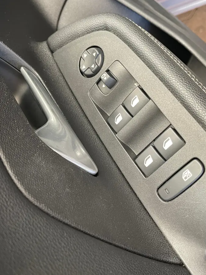 GS Line 50-kWh Camera | LED | 18" Lichtmetaal | Carplay | Cruise | Climate | Parkeersensoren voor en Achter | Achteruitrijcamera | Afwijkende dakkleur | Apple Carplay/Android Auto|telefoonin