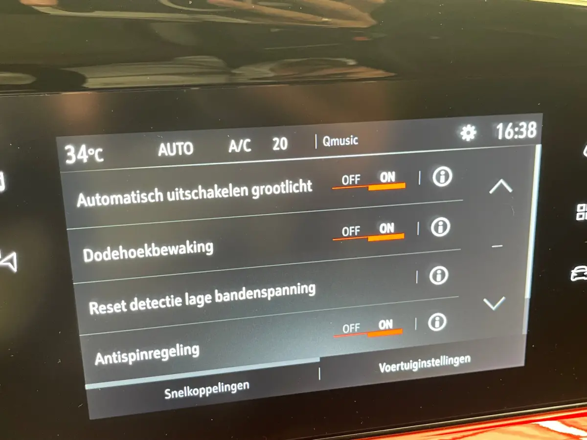 GS Line 50-kWh Camera | LED | 18" Lichtmetaal | Carplay | Cruise | Climate | Parkeersensoren voor en Achter | Achteruitrijcamera | Afwijkende dakkleur | Apple Carplay/Android Auto|telefoonin