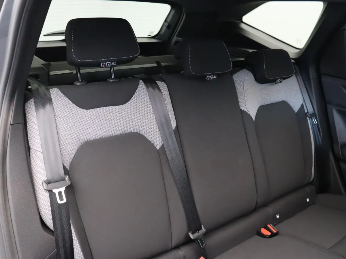 Hybrid 155pk Limited Edition | Panoramisch dak | Elek. kofferklep | Stoel- en stuurwielverwarming | Voorruitverwarming |