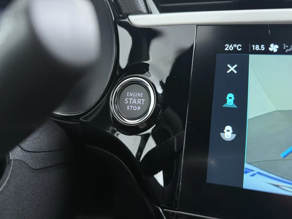 1.2 Hybrid Ultimate | Dode hoek waarschuwing | Draadloze telefoonlader | Elektronische klimaatregeling (ECC)