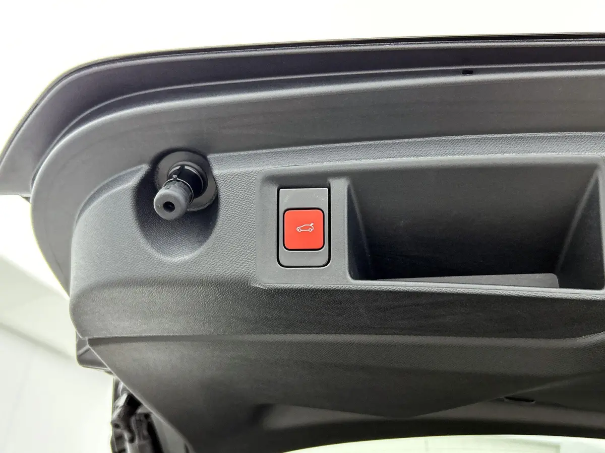 1.2 Hybrid 145 e-DCS6 GT | Automaat | GT | Sportstoelen | Elektrisch bedienbare stoelen | Elektrische achterklep | Navigatie | Apple carplay | Android auto | 360 camera | Dode hoek sensoren 