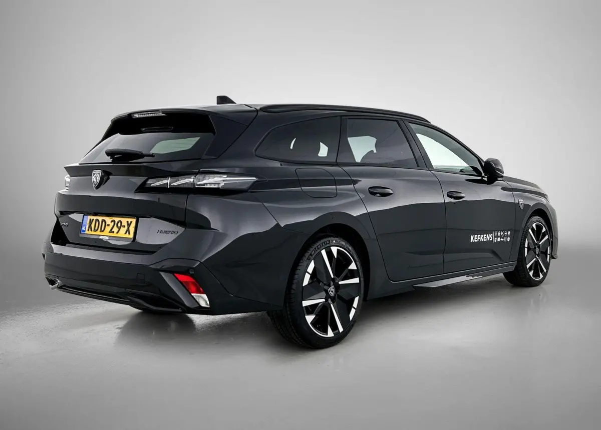 1.2 Hybrid 145 e-DCS6 GT | Automaat | GT | Sportstoelen | Elektrisch bedienbare stoelen | Elektrische achterklep | Navigatie | Apple carplay | Android auto | 360 camera | Dode hoek sensoren 