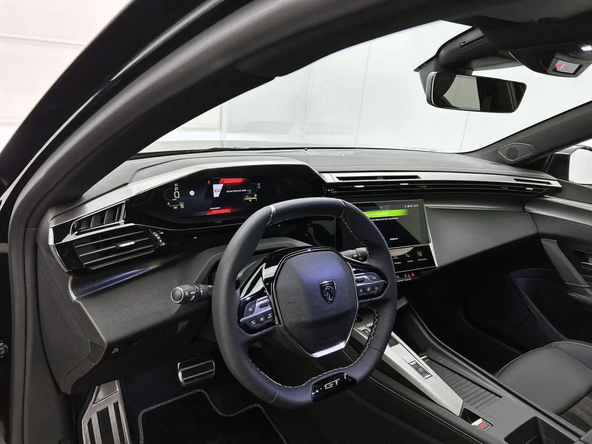 1.2 Hybrid 145 e-DCS6 GT | Automaat | GT | Sportstoelen | Elektrisch bedienbare stoelen | Elektrische achterklep | Navigatie | Apple carplay | Android auto | 360 camera | Dode hoek sensoren 