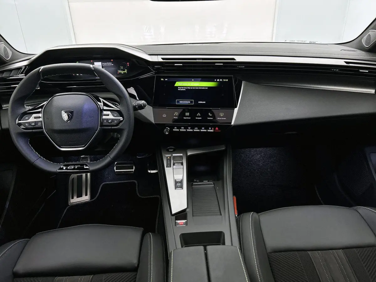 1.2 Hybrid 145 e-DCS6 GT | Automaat | GT | Sportstoelen | Elektrisch bedienbare stoelen | Elektrische achterklep | Navigatie | Apple carplay | Android auto | 360 camera | Dode hoek sensoren 