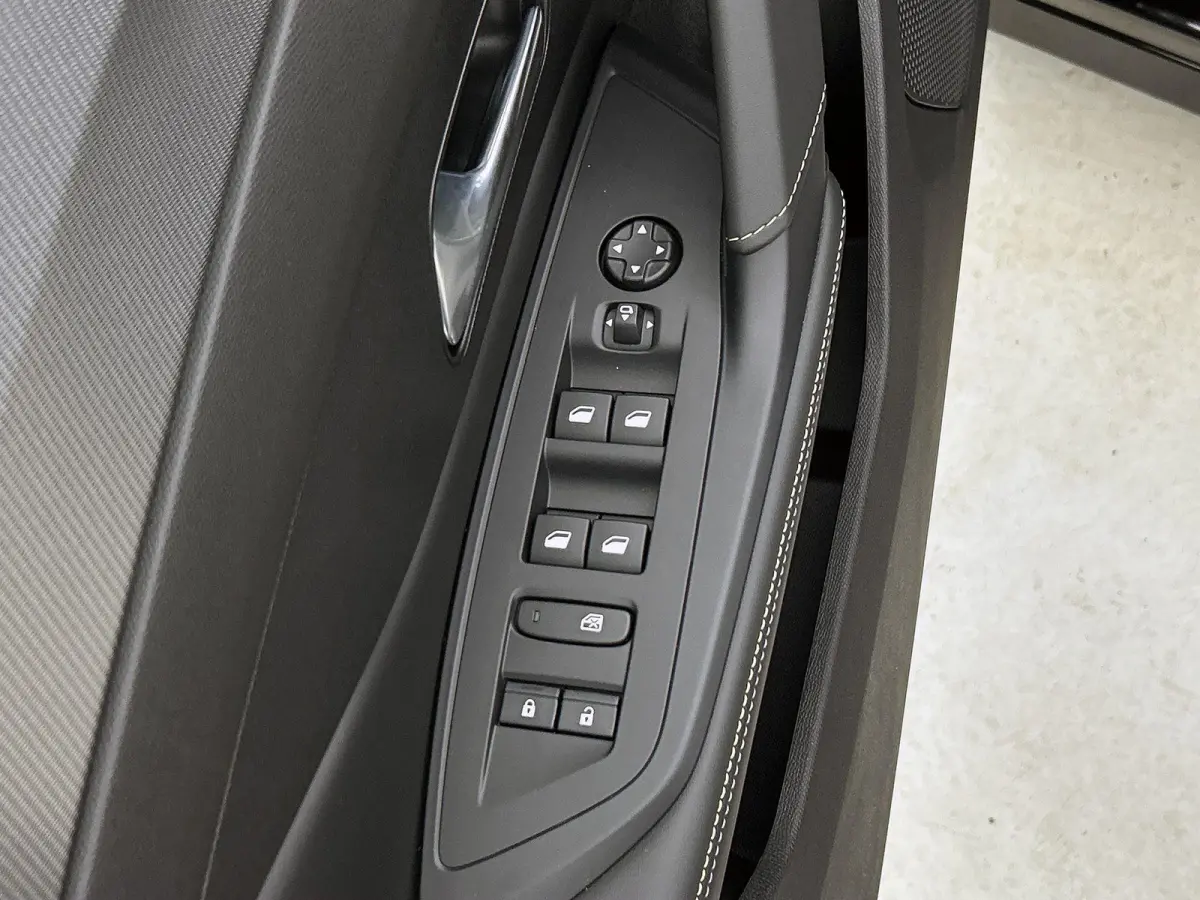 1.2 Hybrid 145 e-DCS6 GT | Automaat | GT | Sportstoelen | Elektrisch bedienbare stoelen | Elektrische achterklep | Navigatie | Apple carplay | Android auto | 360 camera | Dode hoek sensoren 