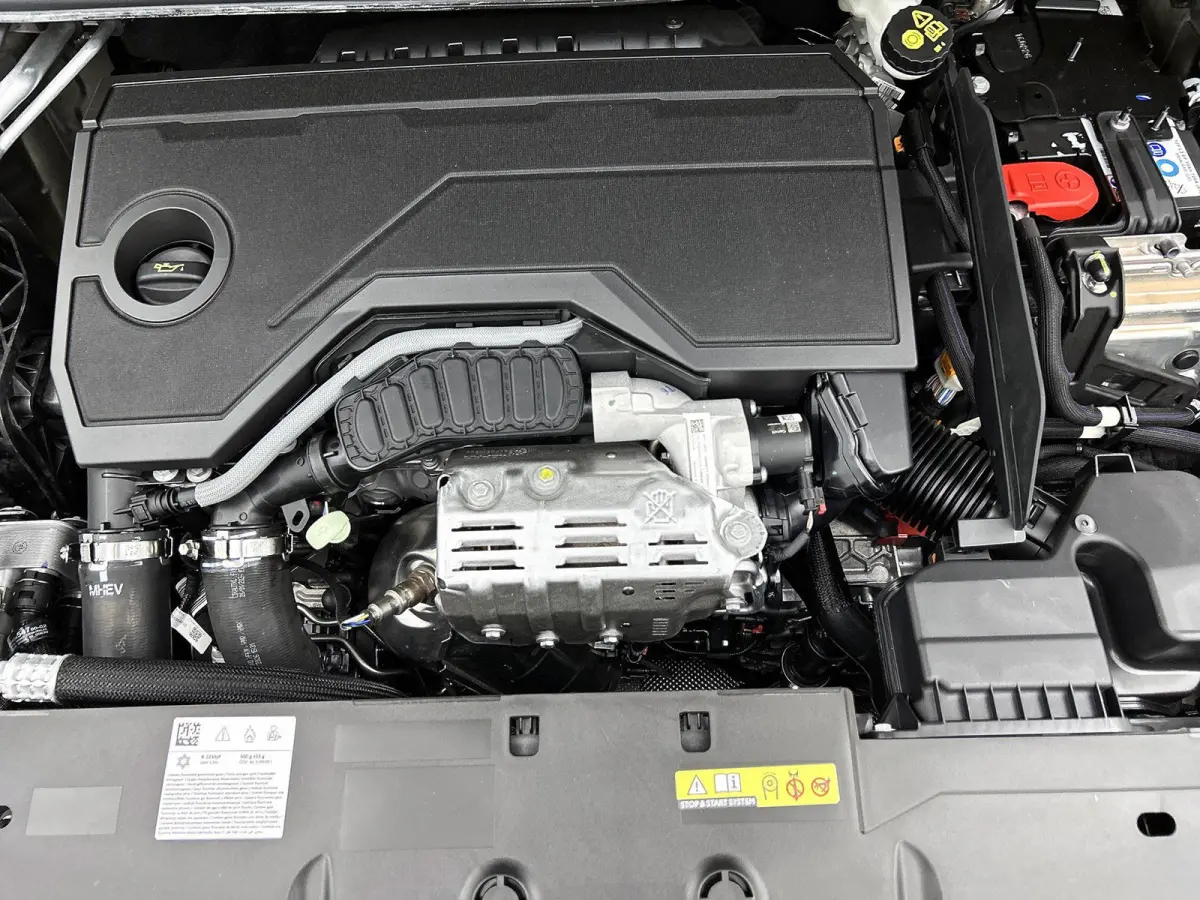 1.2 Hybrid 145 e-DCS6 GT | Automaat | GT | Sportstoelen | Elektrisch bedienbare stoelen | Elektrische achterklep | Navigatie | Apple carplay | Android auto | 360 camera | Dode hoek sensoren 