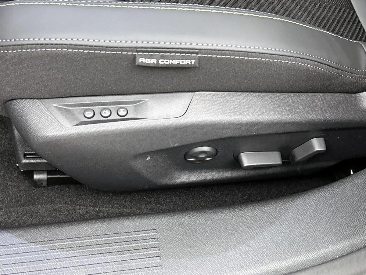 1.2 Hybrid 145 e-DCS6 GT | Automaat | GT | Sportstoelen | Elektrisch bedienbare stoelen | Elektrische achterklep | Navigatie | Apple carplay | Android auto | 360 camera | Dode hoek sensoren 