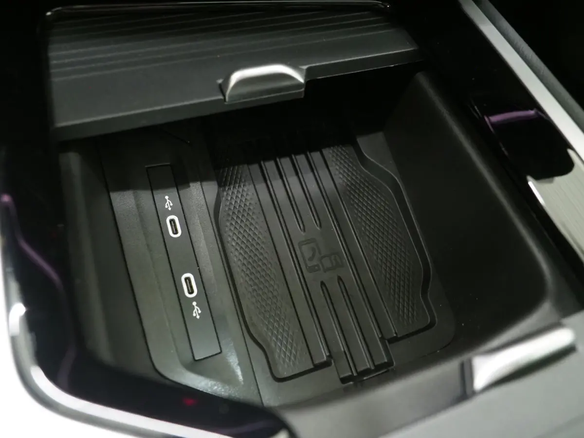 1.5 eHybrid Elegance | 5 Jaar Garantie | Panoramadak | Leder | Trekhaak | Harman/Kardon | HUD | 360 | Sfeerlicht | Keyless