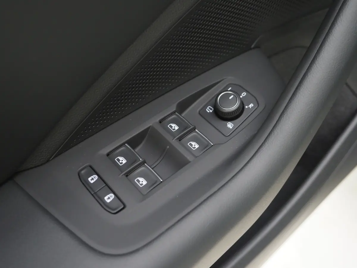 1.5 eHybrid Elegance | 5 Jaar Garantie | Panoramadak | Leder | Trekhaak | Harman/Kardon | HUD | 360 | Sfeerlicht | Keyless