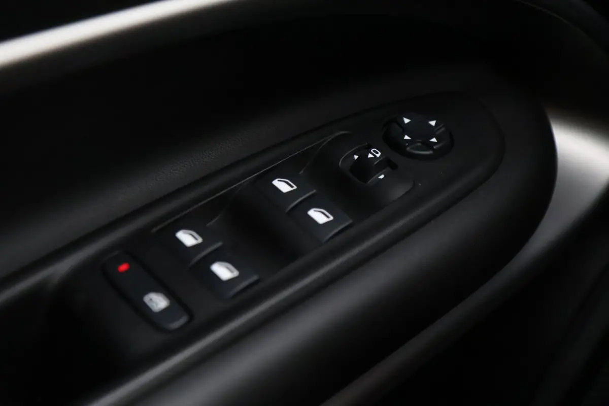 1.2 e-Hybrid Summit pano-leder-carplay navi-keyless