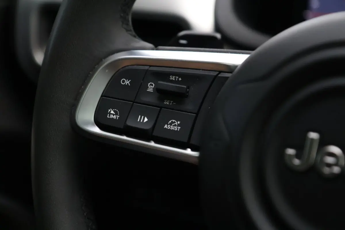 1.2 e-Hybrid Summit pano-leder-carplay navi-keyless