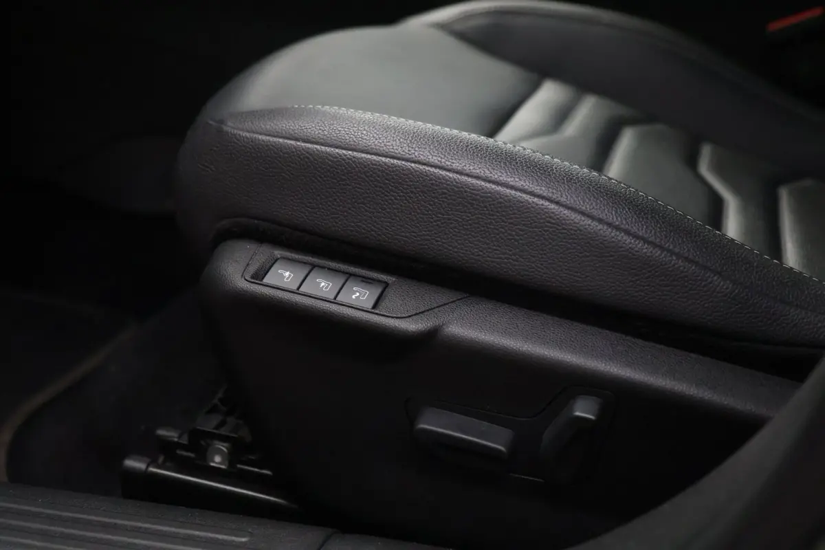 1.2 e-Hybrid Summit pano-leder-carplay navi-keyless