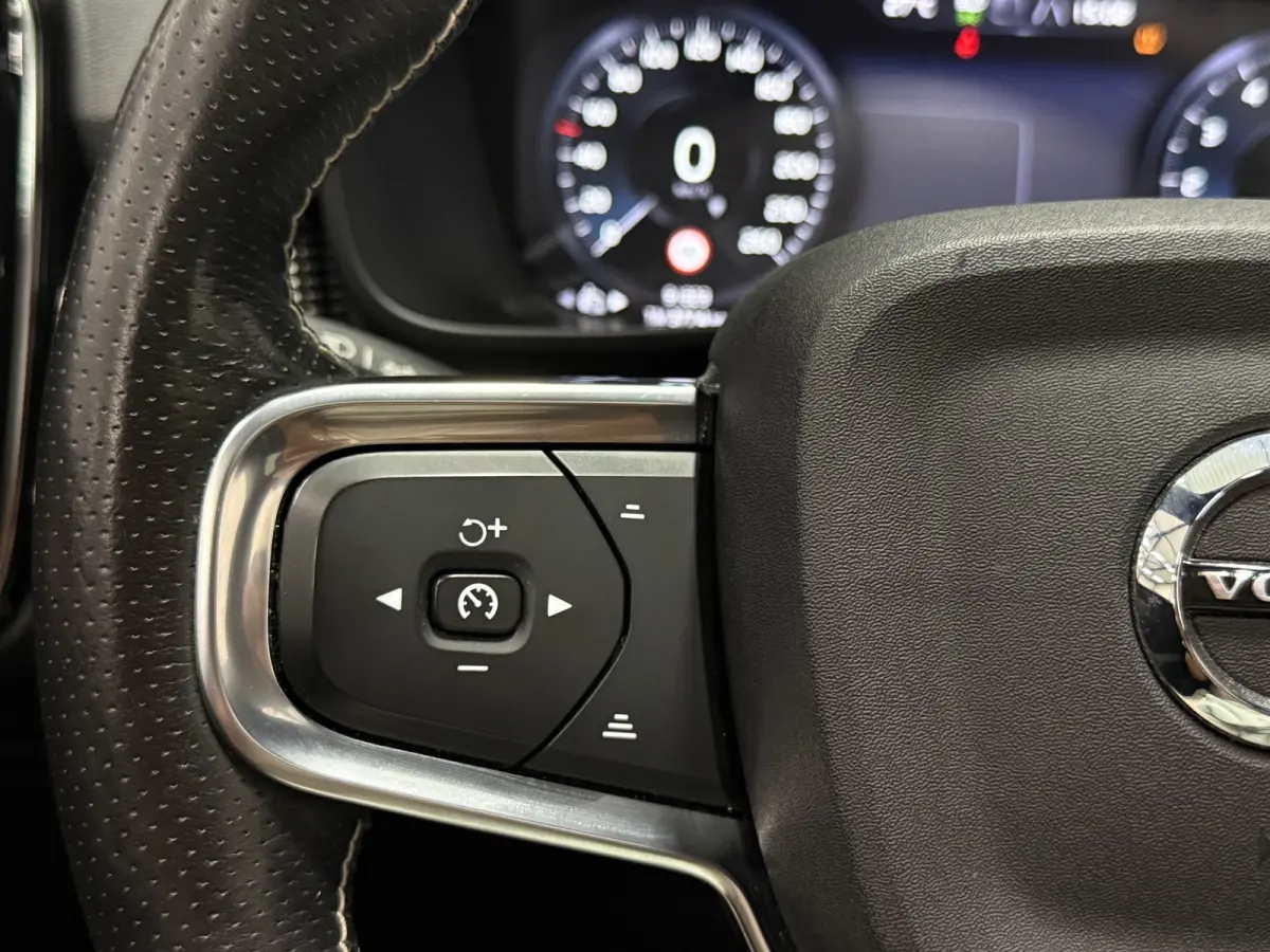 T5 R-Design Pano Camera Led Acc Hud Pdc Harman/Kardon Keyless Stoelverw & Stuur