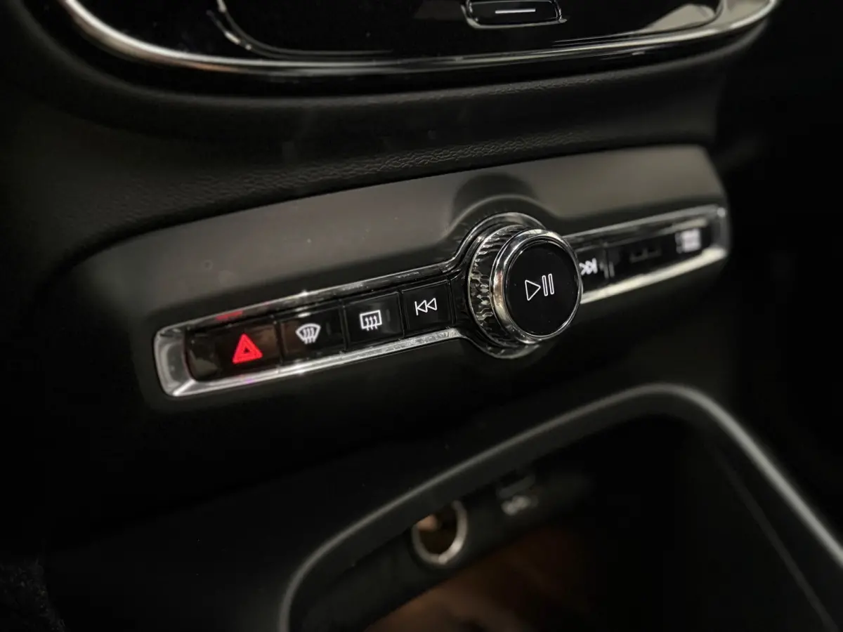 T5 R-Design Pano Camera Led Acc Hud Pdc Harman/Kardon Keyless Stoelverw & Stuur