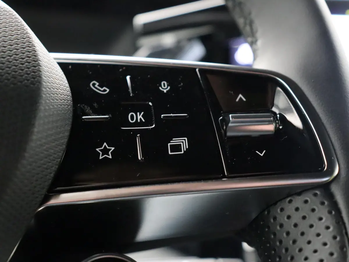 comfort range iconic cinq 52 kWh | Vijf jaar garantie | Harman Kardon | Stoel- en stuurwielverwarming | Blind spot warning |